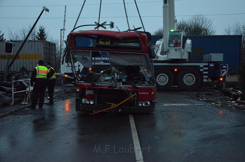 Schwerer VU Bus Zug Düsseldorf P533.JPG